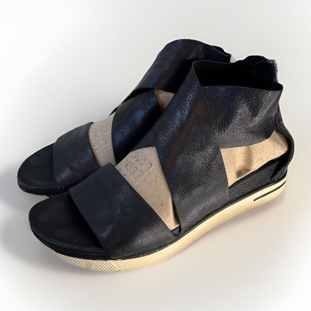 EILEEN FISHER Sandals Size 6 Sport Tumbled Leather Black